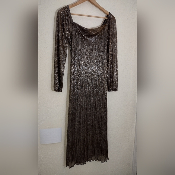 Marina Elegant Metallic Dress - Picture 4 of 9